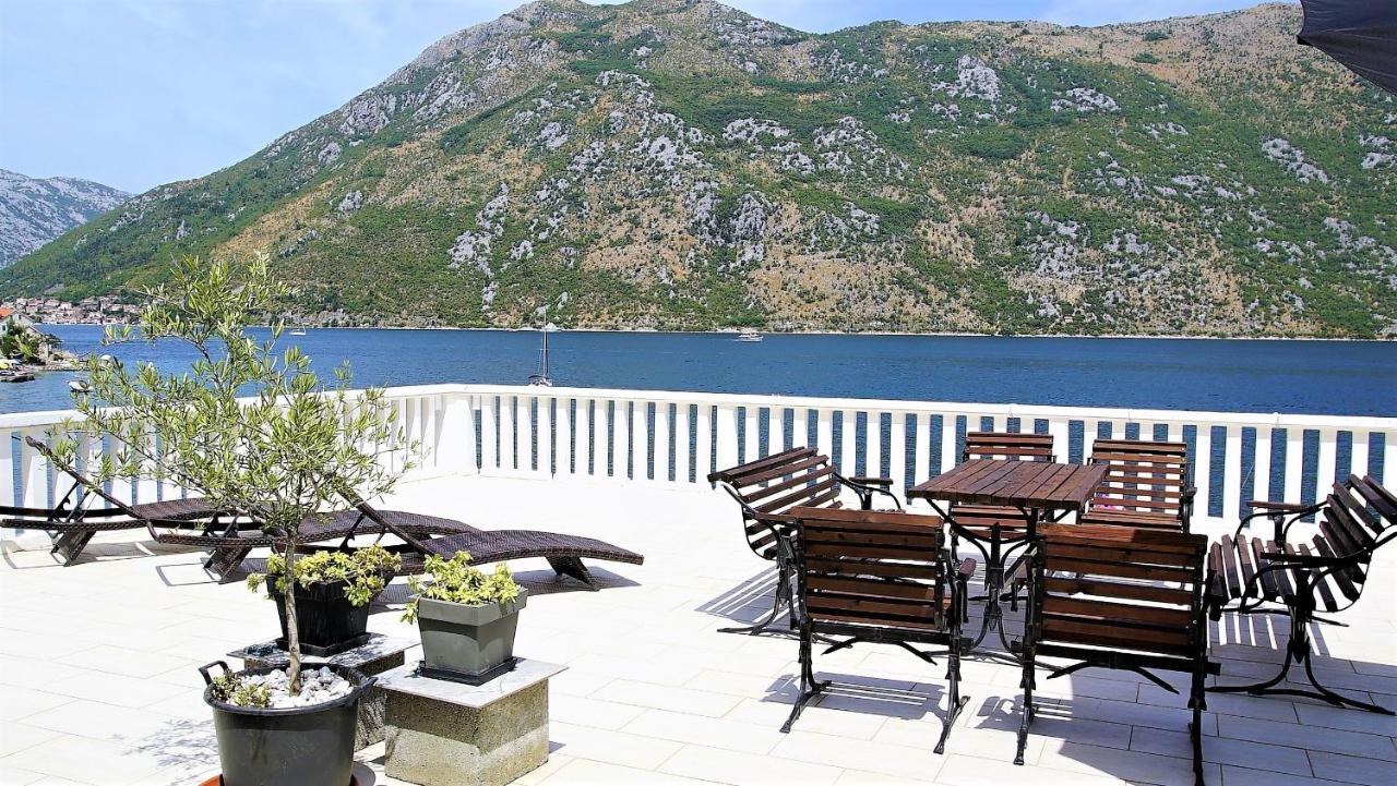 Penthouse Stoliv New Spa-Pool Villa Is Located 5M From The Sea, Exclusive Terrace,Private Jetty Wih Sunbeds, Pebble Beach, Secluded Location Total Area 375M2 At Your Disposal Kotor Dış mekan fotoğraf