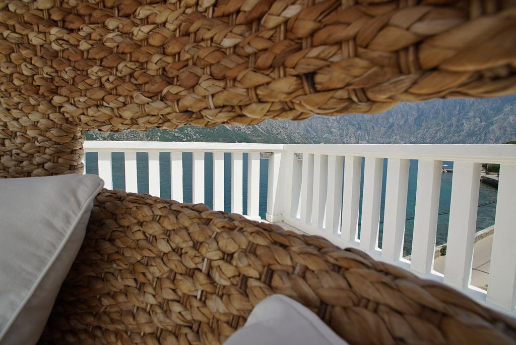 Penthouse Stoliv New Spa-Pool Villa Is Located 5M From The Sea, Exclusive Terrace,Private Jetty Wih Sunbeds, Pebble Beach, Secluded Location Total Area 375M2 At Your Disposal Kotor Dış mekan fotoğraf