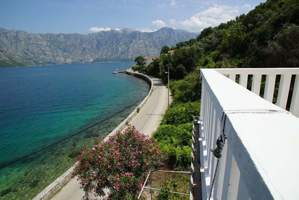Penthouse Stoliv New Spa-Pool Villa Is Located 5M From The Sea, Exclusive Terrace,Private Jetty Wih Sunbeds, Pebble Beach, Secluded Location Total Area 375M2 At Your Disposal Kotor Dış mekan fotoğraf