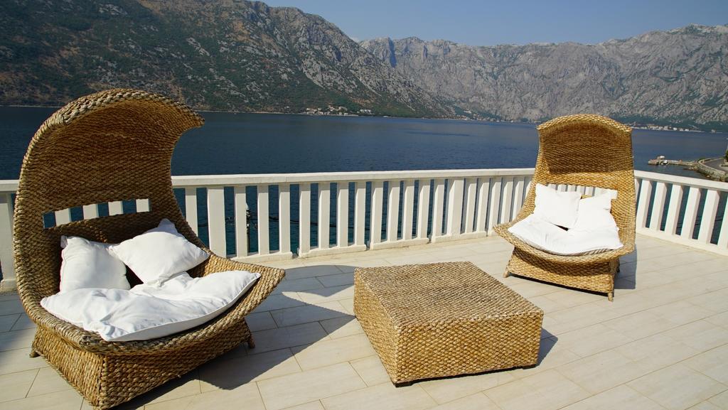 Penthouse Stoliv New Spa-Pool Villa Is Located 5M From The Sea, Exclusive Terrace,Private Jetty Wih Sunbeds, Pebble Beach, Secluded Location Total Area 375M2 At Your Disposal Kotor Dış mekan fotoğraf