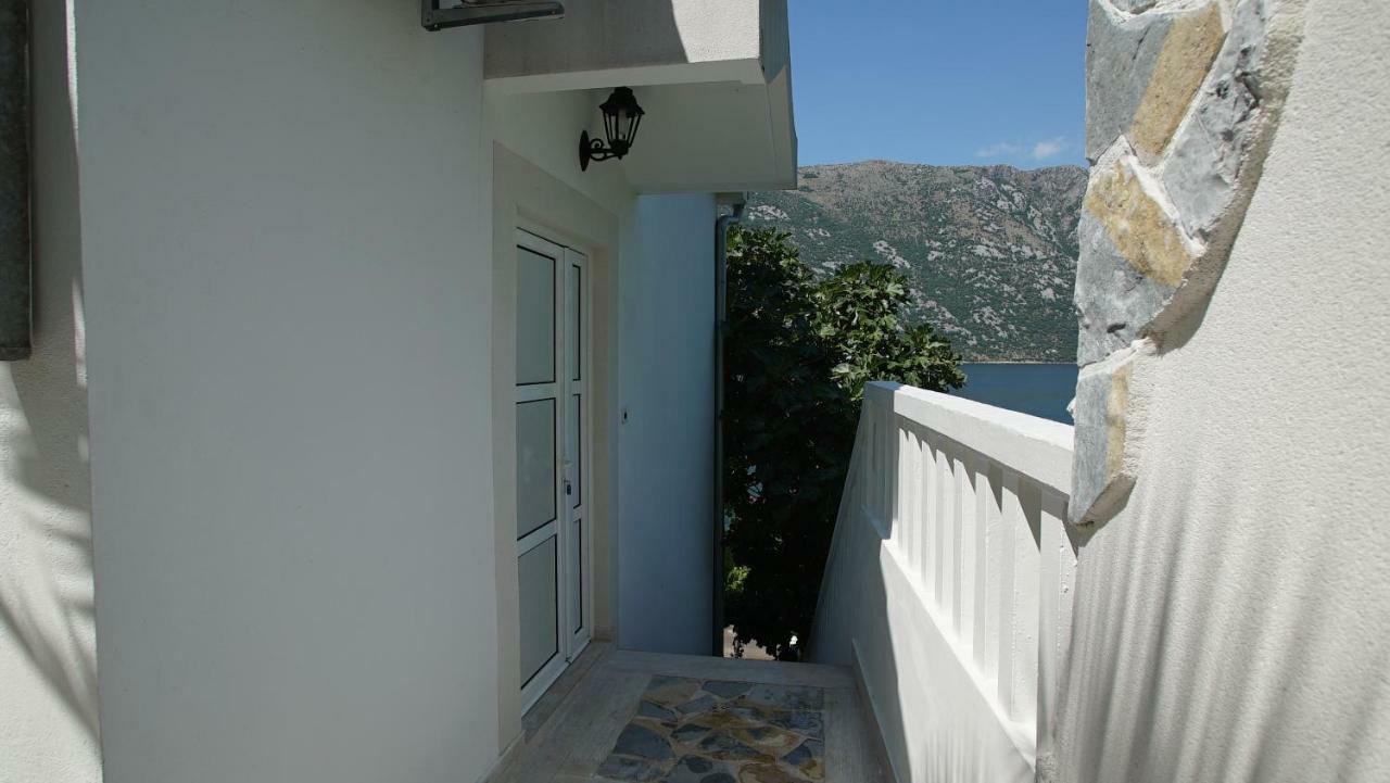 Penthouse Stoliv New Spa-Pool Villa Is Located 5M From The Sea, Exclusive Terrace,Private Jetty Wih Sunbeds, Pebble Beach, Secluded Location Total Area 375M2 At Your Disposal Kotor Dış mekan fotoğraf
