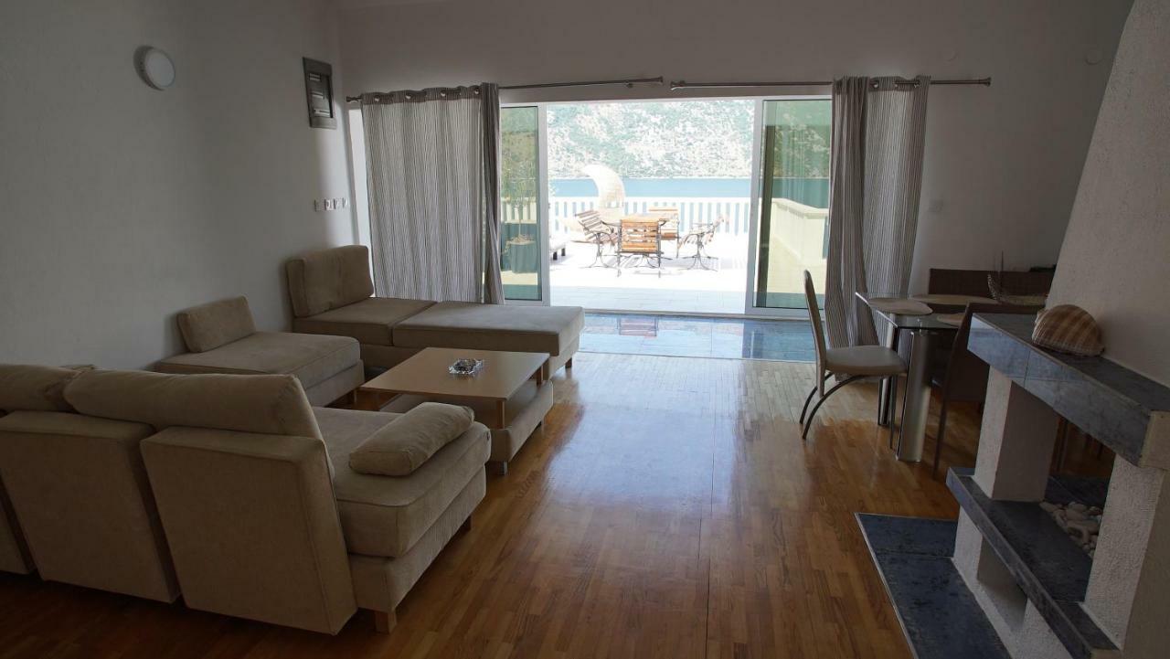 Penthouse Stoliv New Spa-Pool Villa Is Located 5M From The Sea, Exclusive Terrace,Private Jetty Wih Sunbeds, Pebble Beach, Secluded Location Total Area 375M2 At Your Disposal Kotor Dış mekan fotoğraf