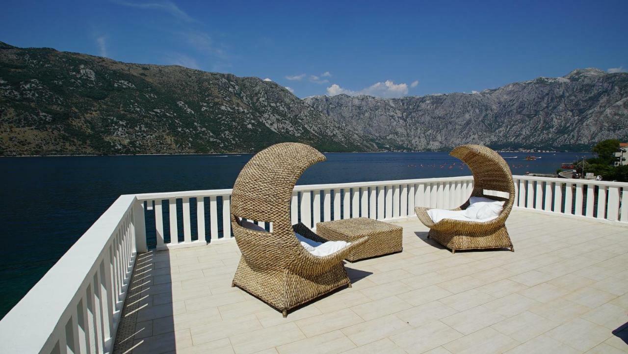 Penthouse Stoliv New Spa-Pool Villa Is Located 5M From The Sea, Exclusive Terrace,Private Jetty Wih Sunbeds, Pebble Beach, Secluded Location Total Area 375M2 At Your Disposal Kotor Dış mekan fotoğraf